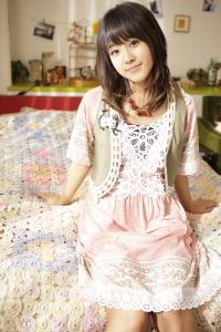 山本ひかる.jpg