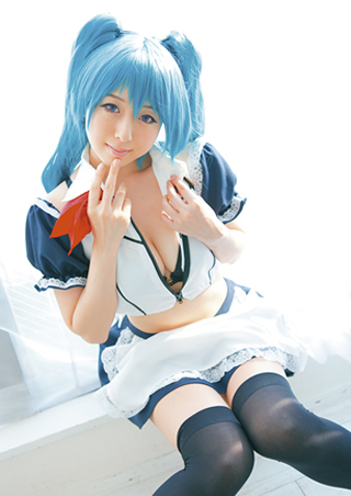 伯姫楓の初音ミク巨乳コスプレイヤー