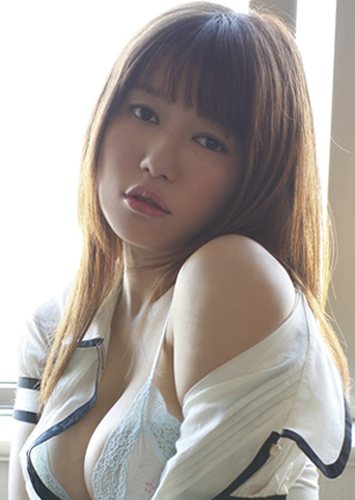 小田ゆかり美人の唇