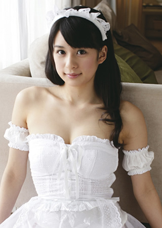山上愛は黒髪の美少女.jpg